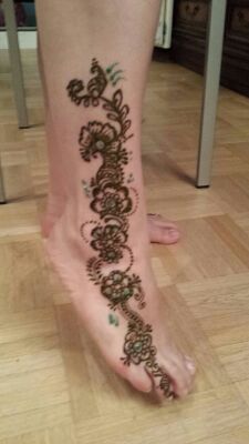Henna-Tattoo Bein